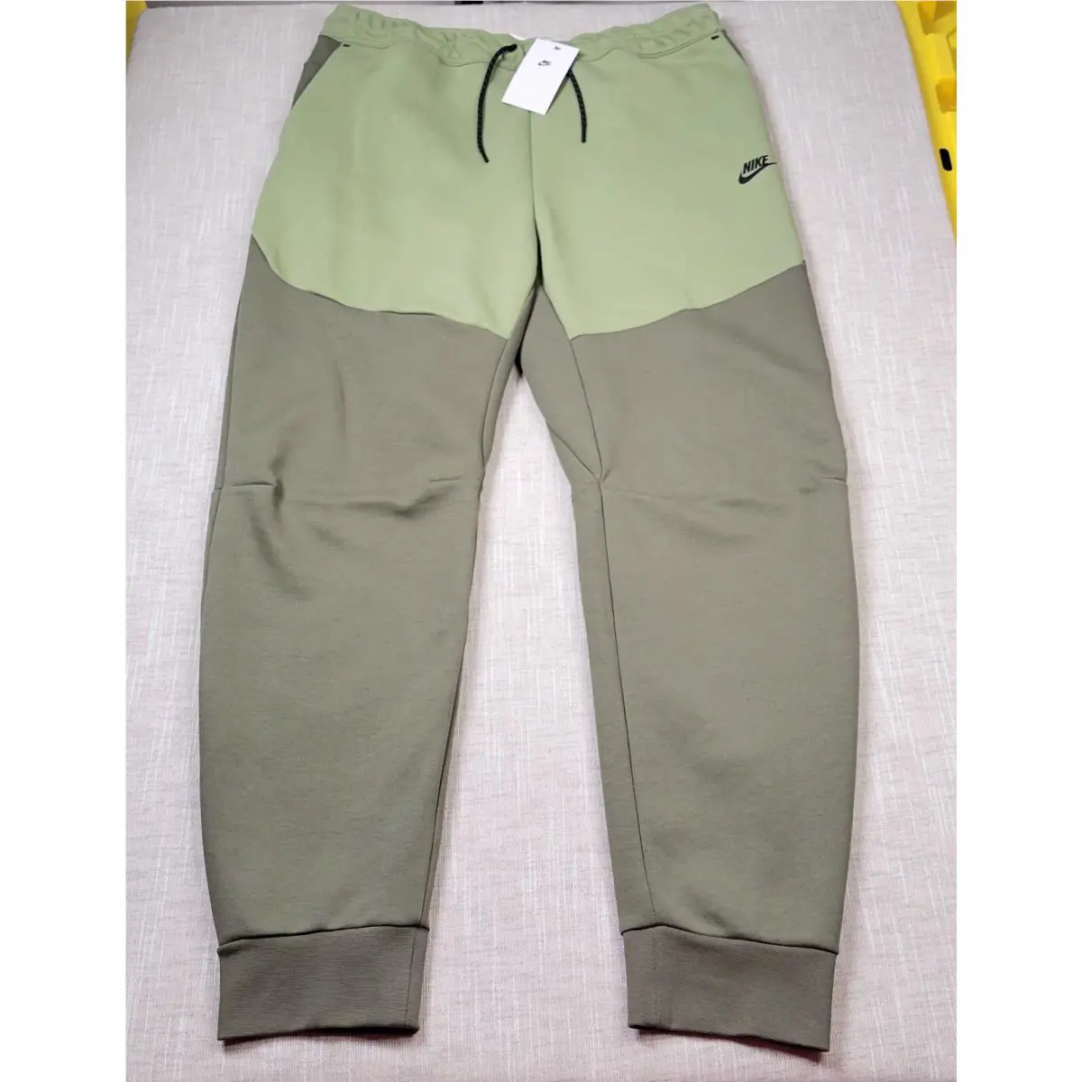 Nike clothing - Nike NSW Tech Fleece - NSW Tech Fleece - CU4495-222 - Olive Green Black 0