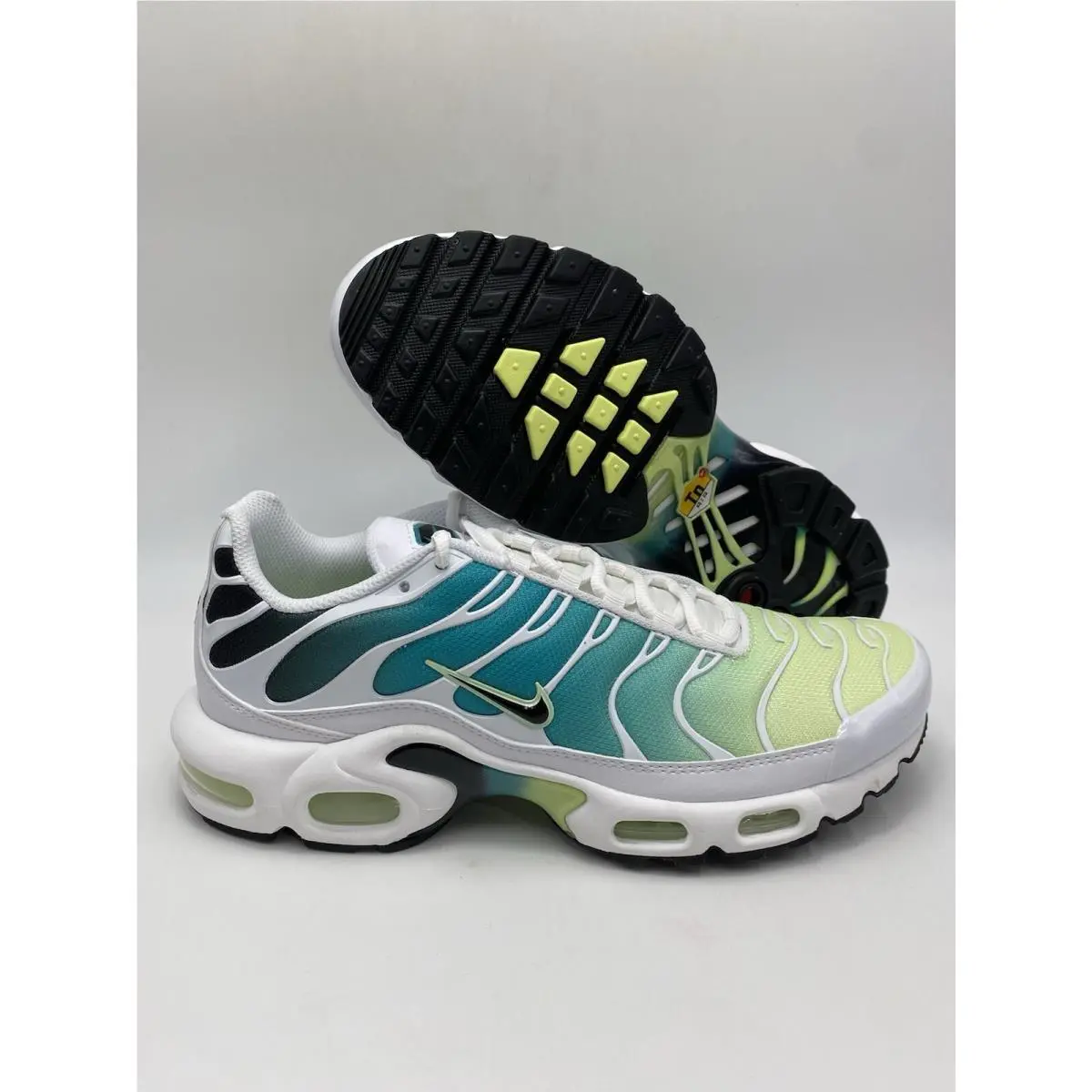 Nike W Air Max Plus White Black Cactus Shoes DZ3670 102 Women`s Size 10