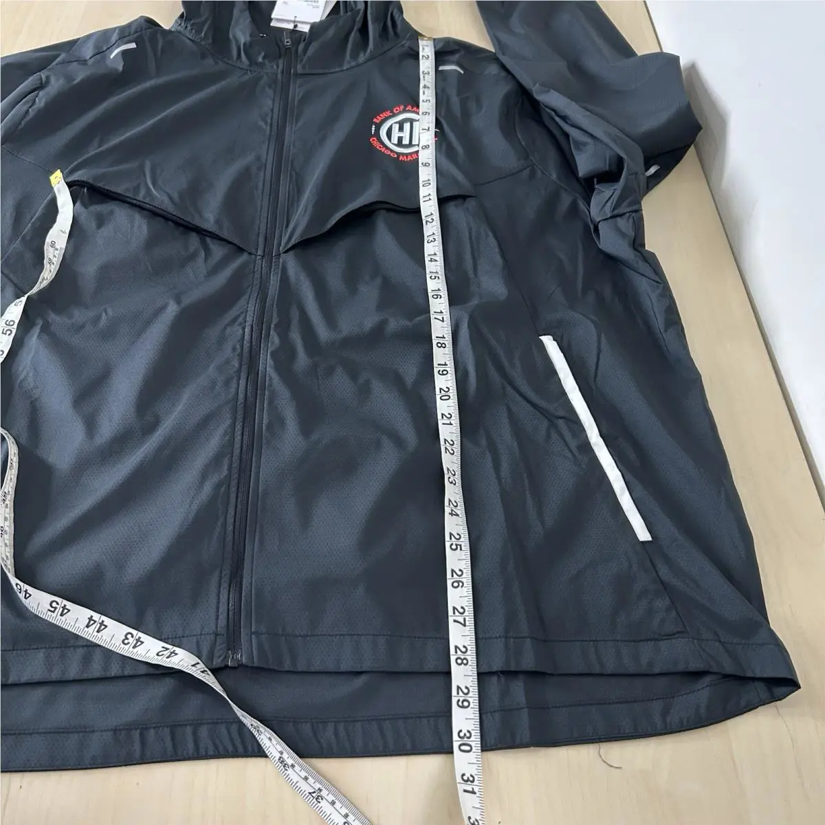 Nike clothing - Nike Repellant UV Windrunner - Repellant Windrunner - dn6433 010 - Black (UPC: 195244297689) 6