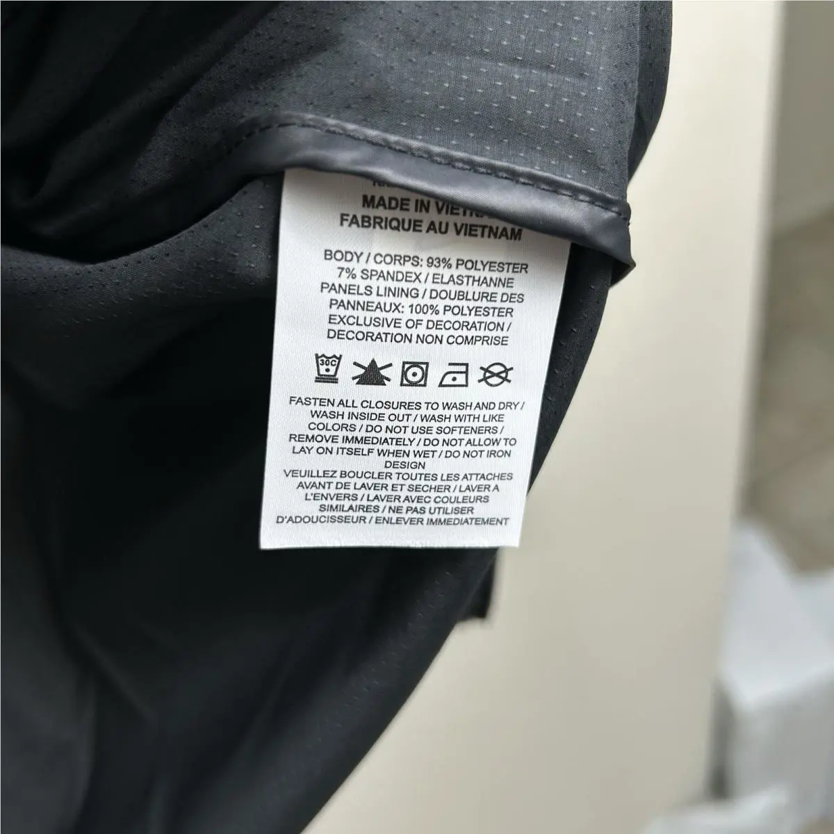 Nike clothing - Nike Repellant UV Windrunner - Repellant Windrunner - dn6433 010 - Black (UPC: 195244297689) 2