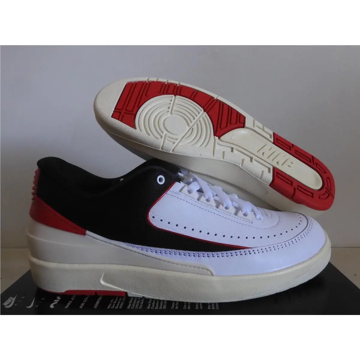 Nike Air Jordan 2 Retro Low Chicago Womens Sz 10 / Mens Sz 8.5 FD4849-106