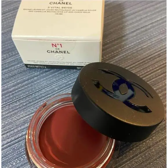N°1 De  Lip and Cheek Balm Pick 1 Shade Vital Beige by Chanel