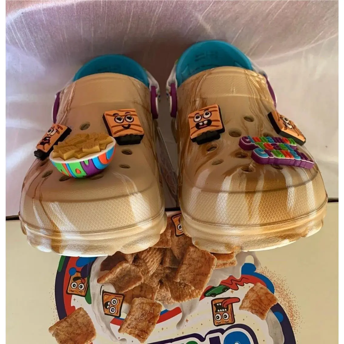 Crocs shoes - Classic Toast Crunch Clog - Classic Toast Crunch Clog - CHAI/WHITE CINNAMON 3