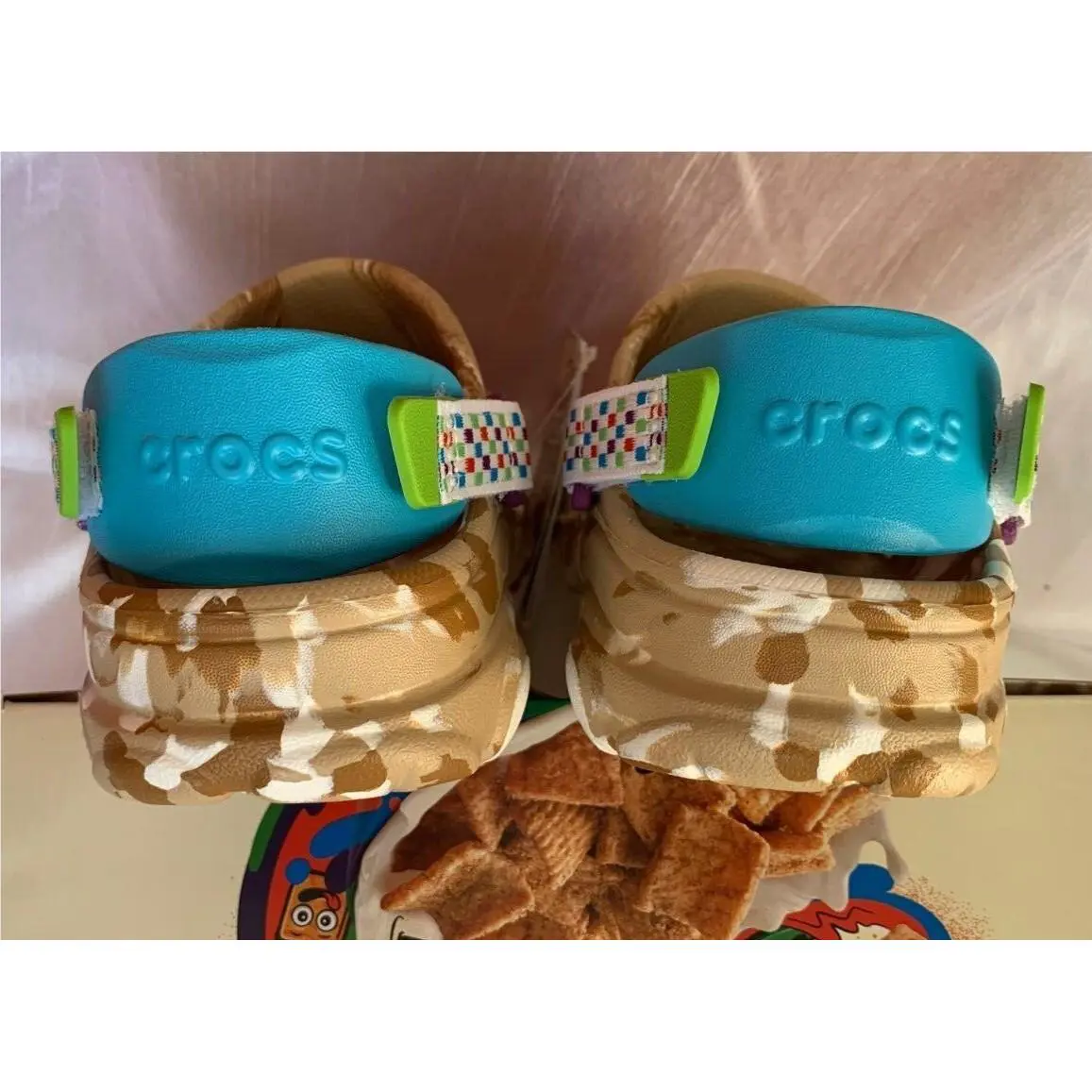 Crocs shoes - Classic Toast Crunch Clog - Classic Toast Crunch Clog - CHAI/WHITE CINNAMON 18