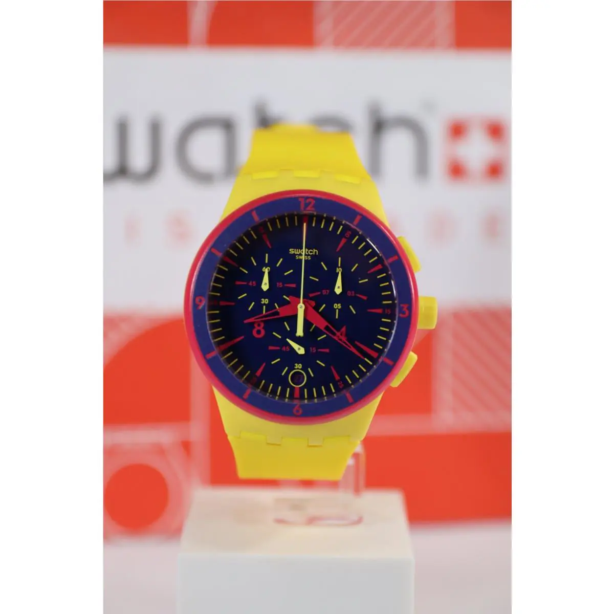 Swiss Swatch Chrono Glow Loom Yellow and Navy Date Sports Men`s Watch SUSJ400