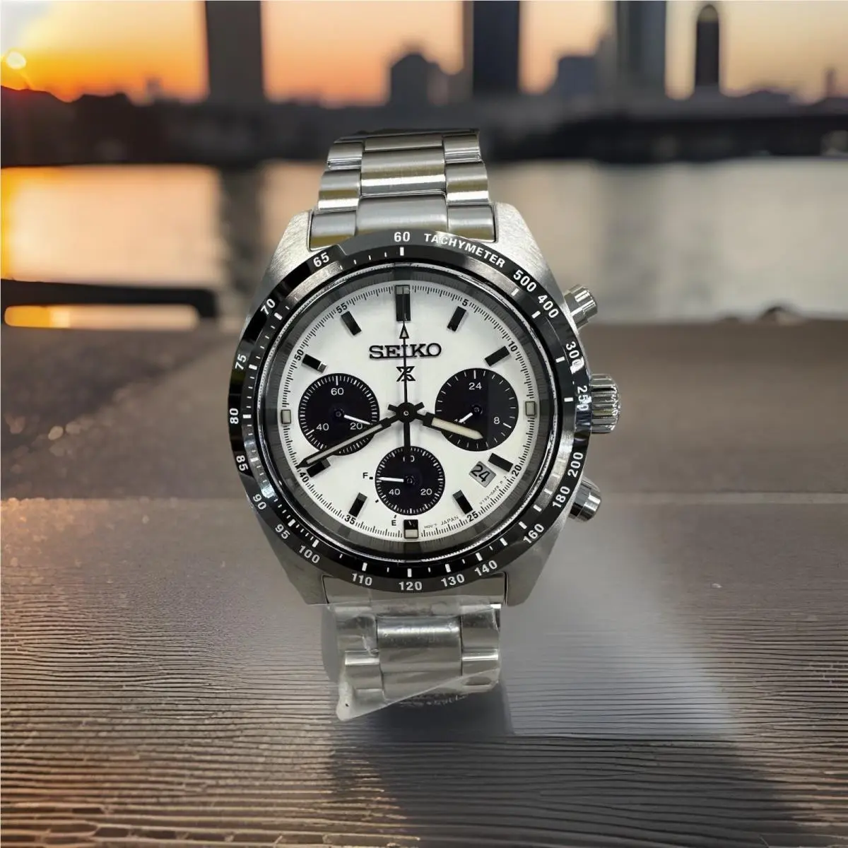 Seiko Prospex Solar Chronograph Men`s 39mm White Dial Watch SSC961 Made In Japan