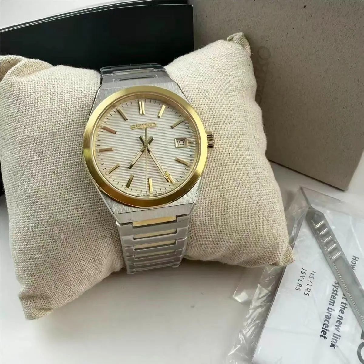 SUR558 Essentials Men`s Quartz Watch White Dial Stainless Steel 38.9mm by Seiko