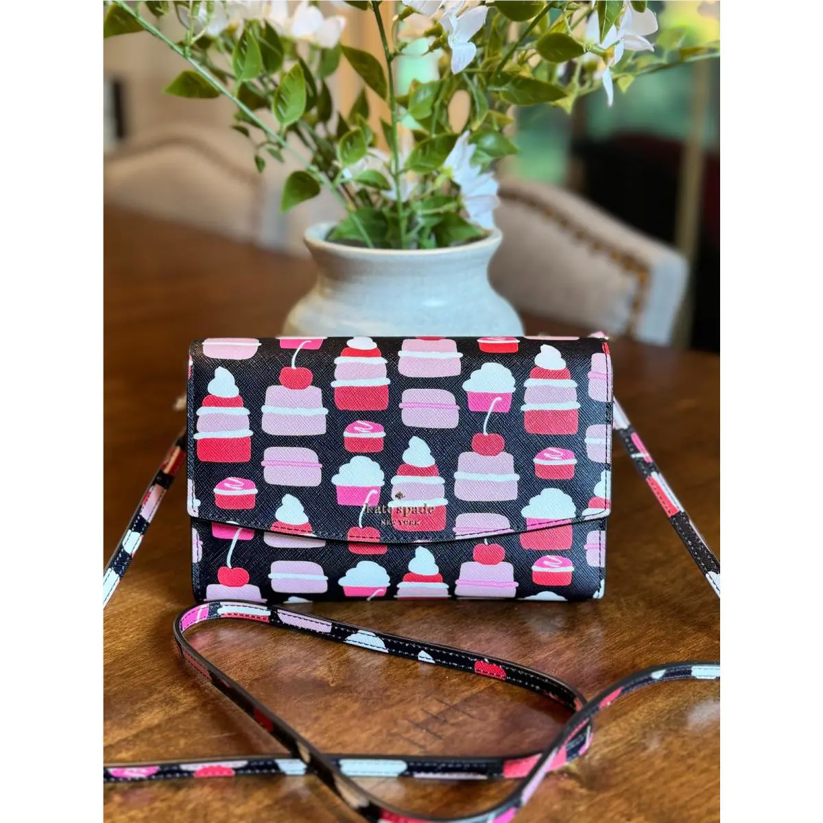 New Kate Spade Laurel Way Winni Crossbody Wallet - Mini Pastries Cupcakes