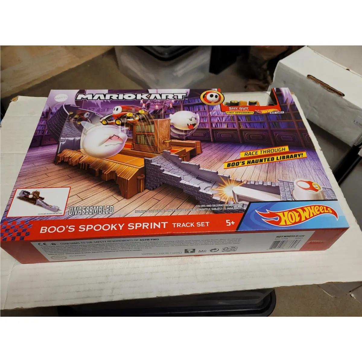 Hot Wheels Mario Kart Boo`s Spooky Sprint Track Set by Mattel