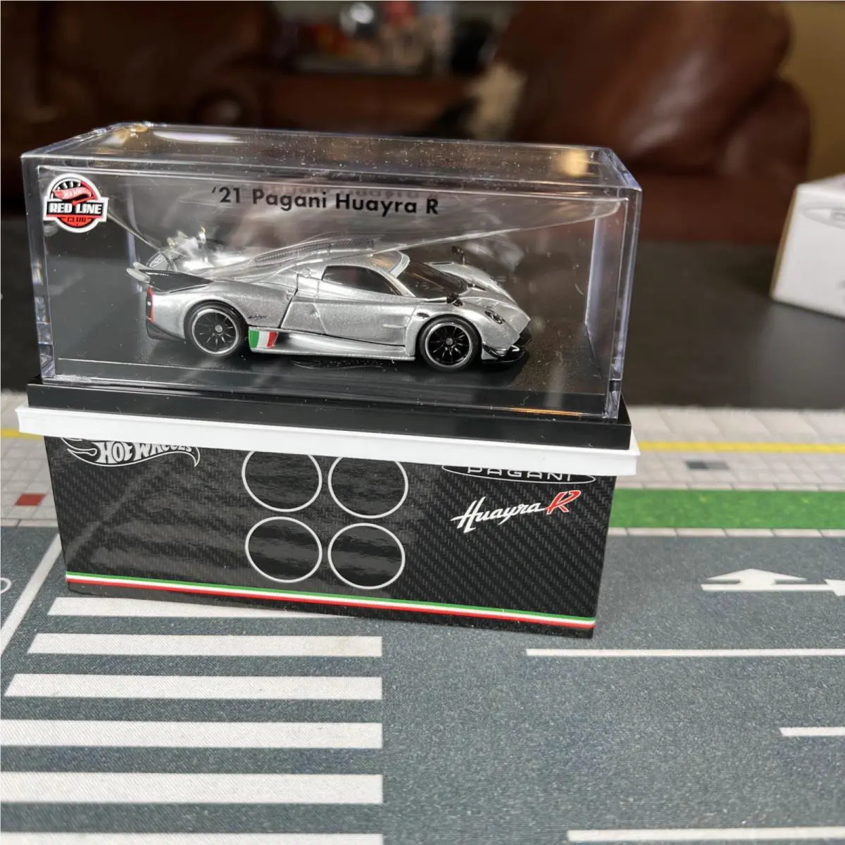 Hot Wheels Rlc Exclusive ‘21 Pagani Huayra R Hot Crate Stacker Included