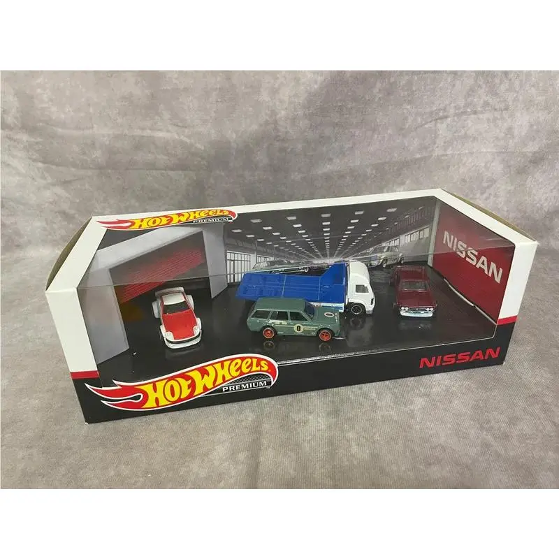 Hot Wheels Premium Nissan Garage Diorama Datsun 510 Fairlady Z Set