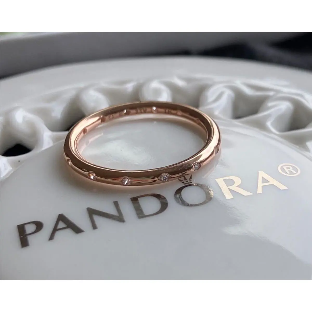 Pandora Simple Sparkling Band Ring 180945CZ