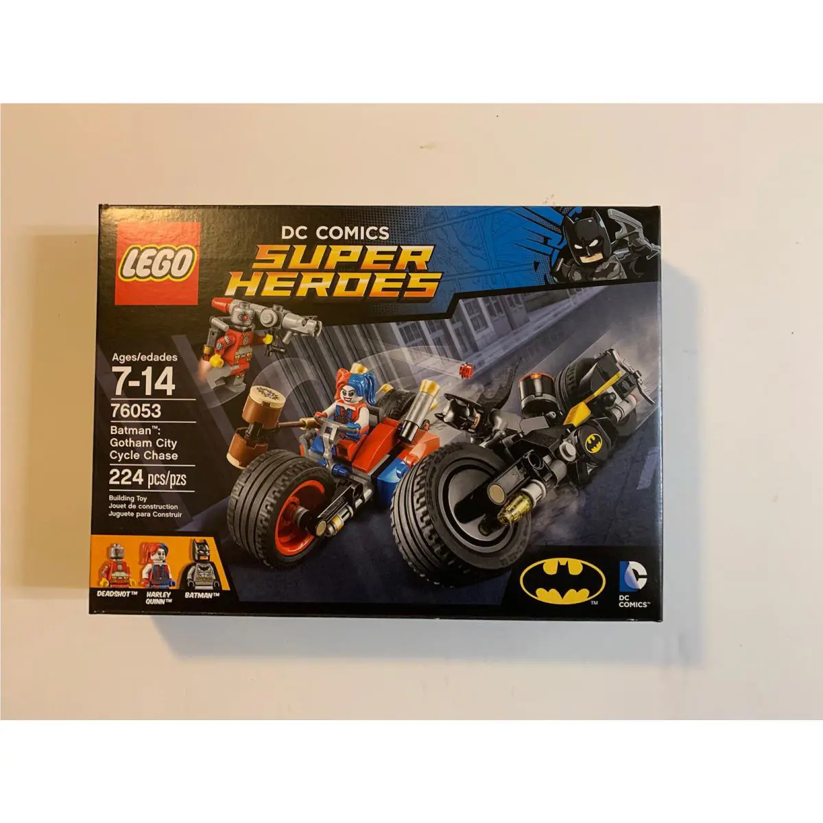 Lego DC Super Heroes Set 76053 Batman Gotham City Cycle Chase Retired