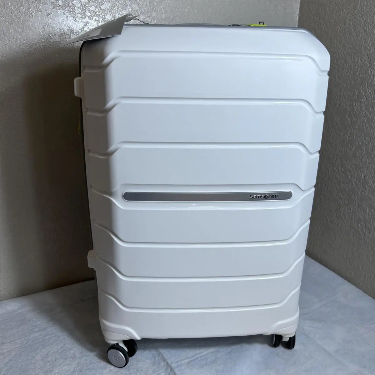 Samsonite Freeform 24 Medium Spinner Luggage White/grey