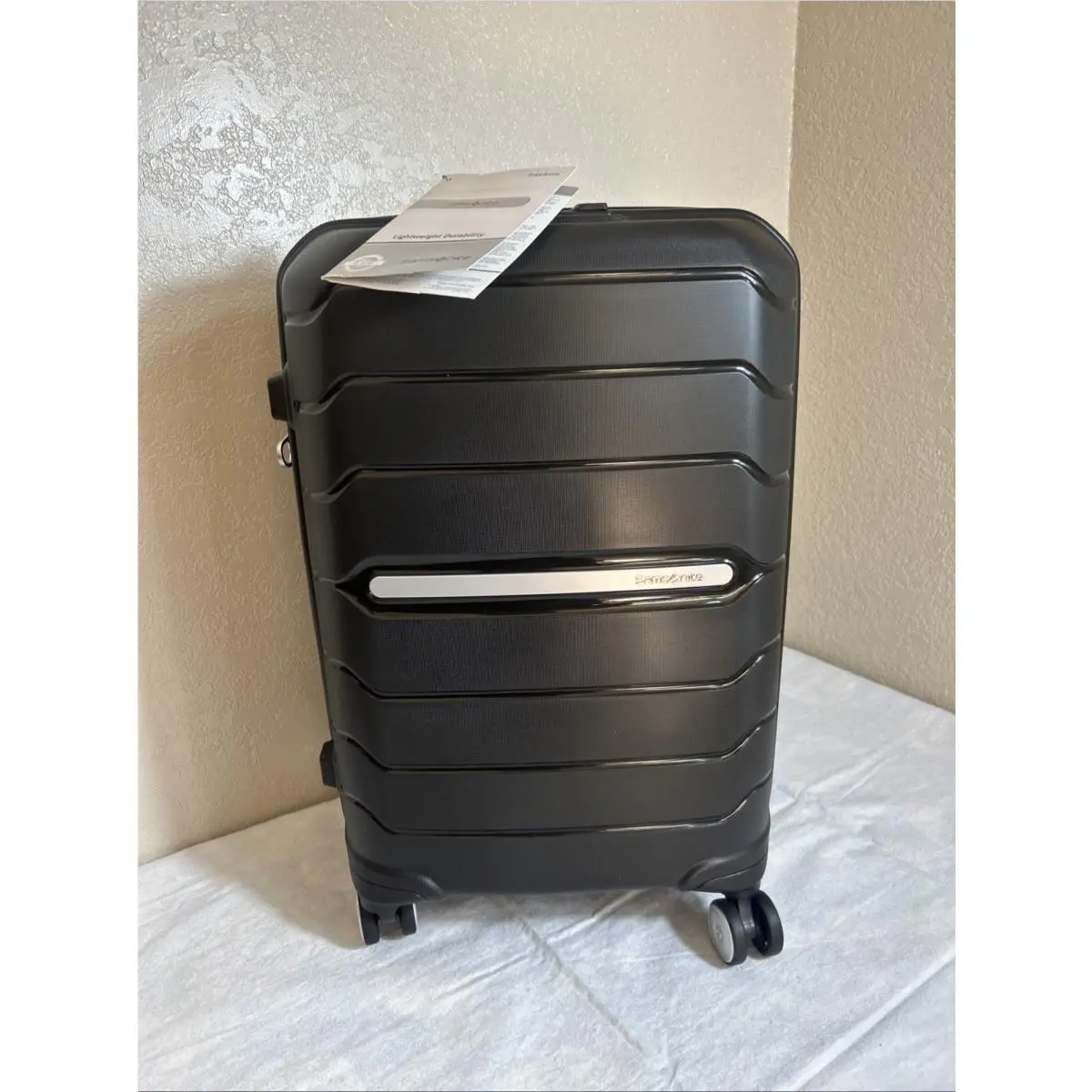 Freeform 20.5 x 14.5 x 10.0 Carry-on - Black by Samsonite