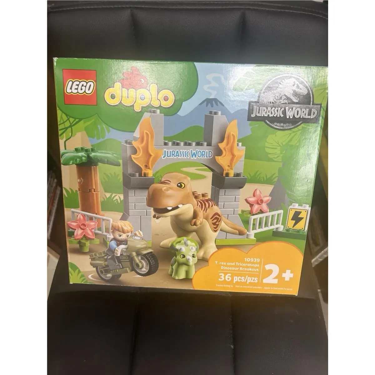 2021 Lego Duplo Jurassic World 10939 T. Rex Triceratops Dinosaur Breakout