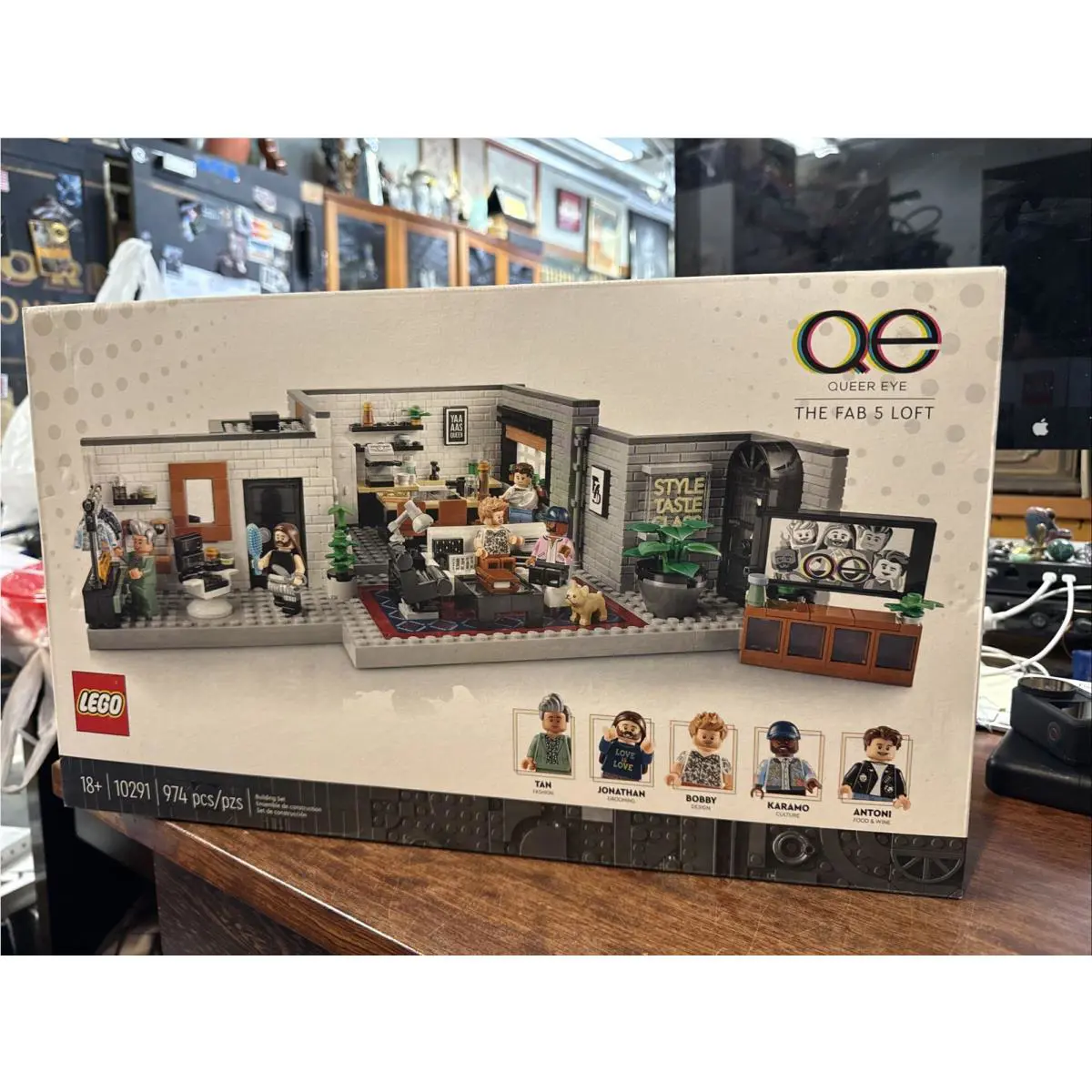Lego: Queer Eye-the Fab 5 Loft 10291 Set - Retired