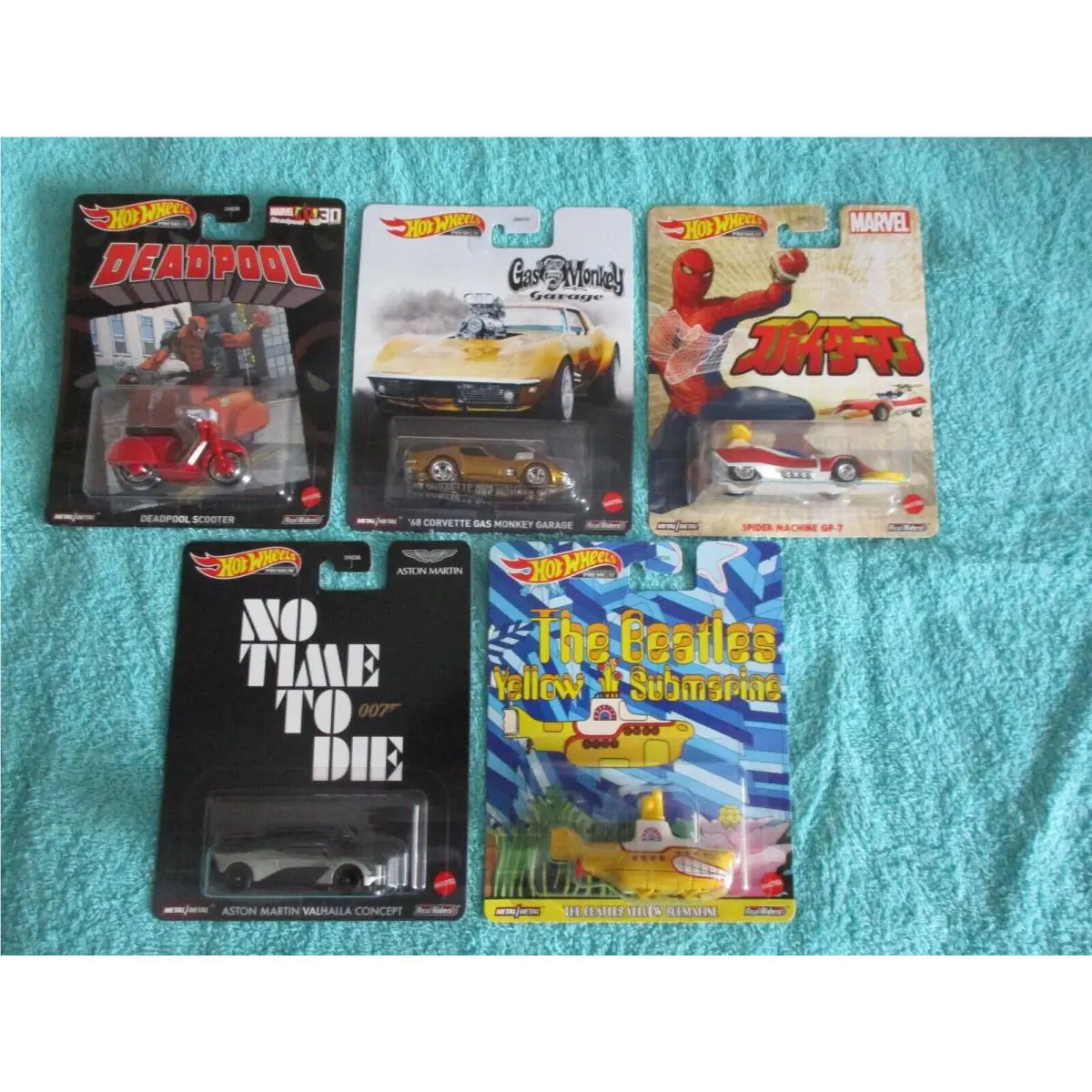 Hot Wheels 2021 Premium 5 Car Set Pop Culture Smiling Yellow Sub Gas Monkey DP