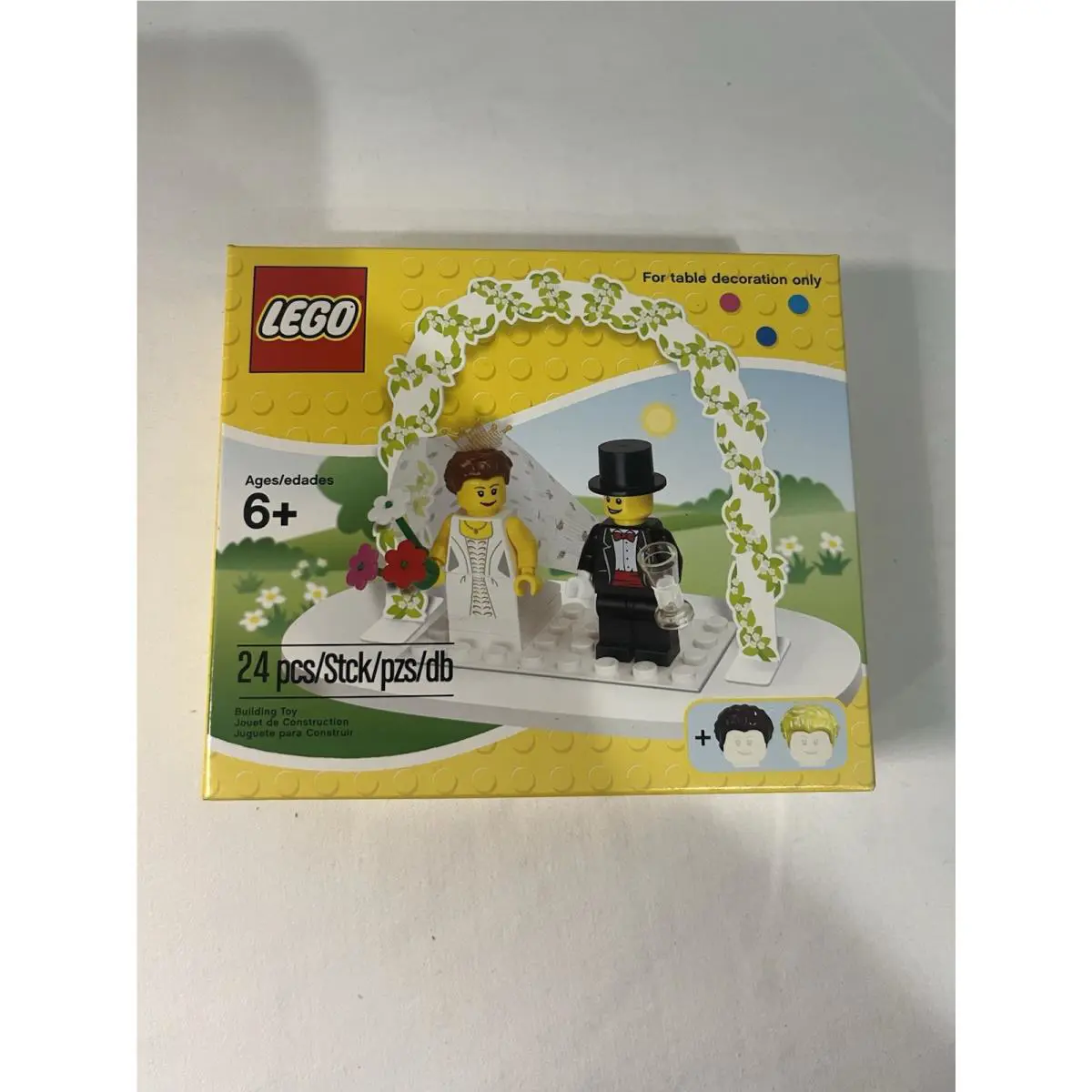 Lego 853340 Minifigure Wedding Favor Set Bride Groom Cake Topper Retired