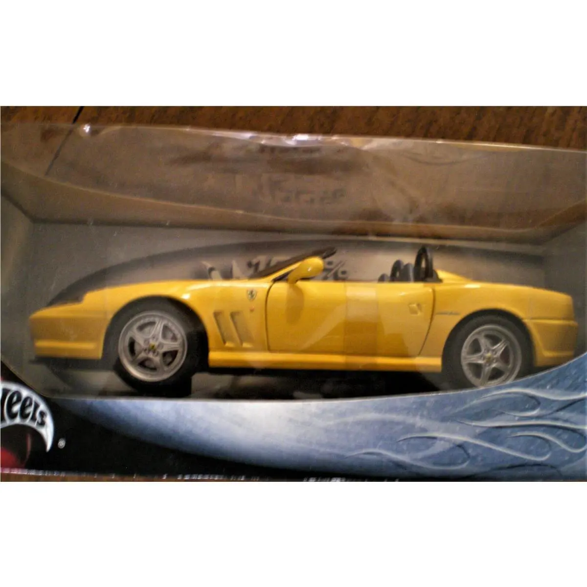 Hot Wheels Ferarri 550 Barchetta Pininfarina / Yellow / 1:18 / Prepaid