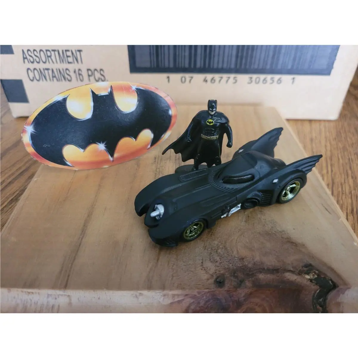 Hot Wheels Batman Batmobile DC Retro Entertainment Real Riders Metal Figurine