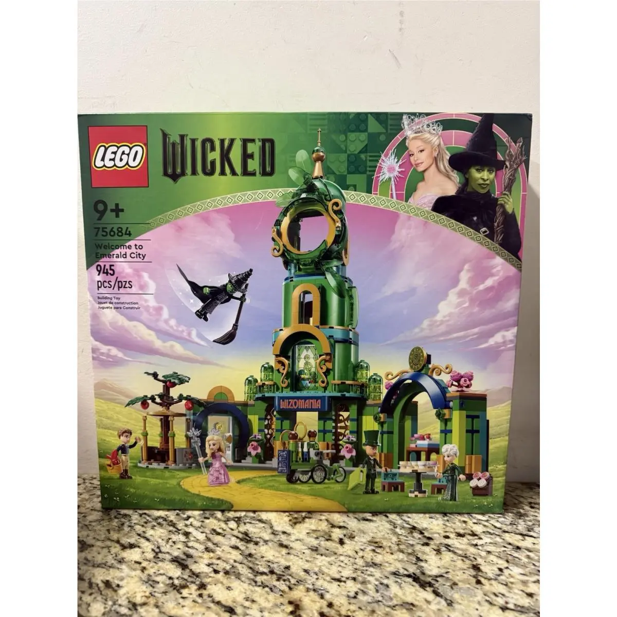 Lego 75684 Wicked: Welcome to Emerald City - 945 Pieces - Ages 9+ R2-A1