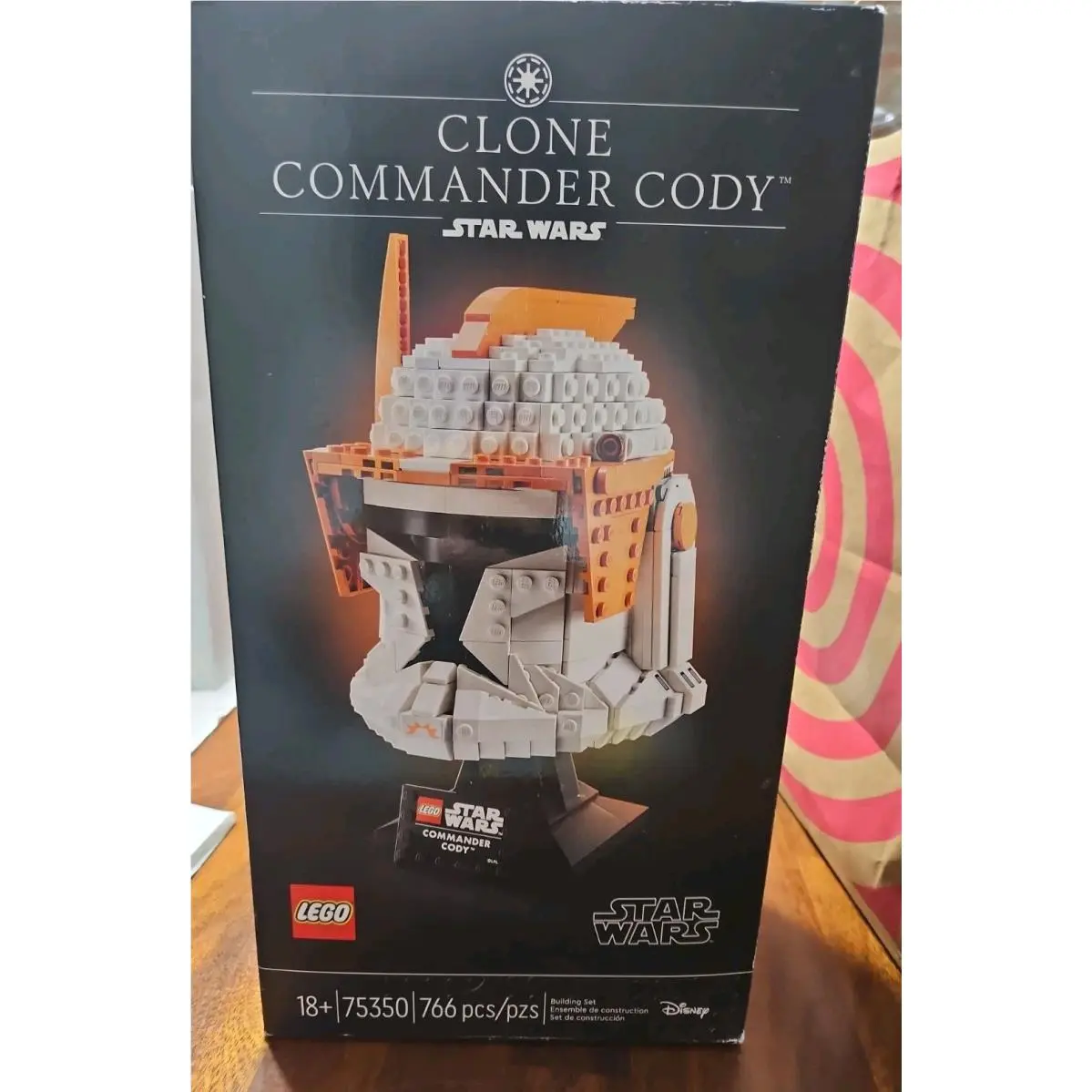 Lego Star Wars Commander Cody Helmet 75350 766pcs 18+ Stand