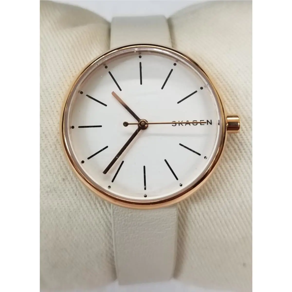 Skagen SKW2595 Signature White Dial White Leather Strap Women`s Watch
