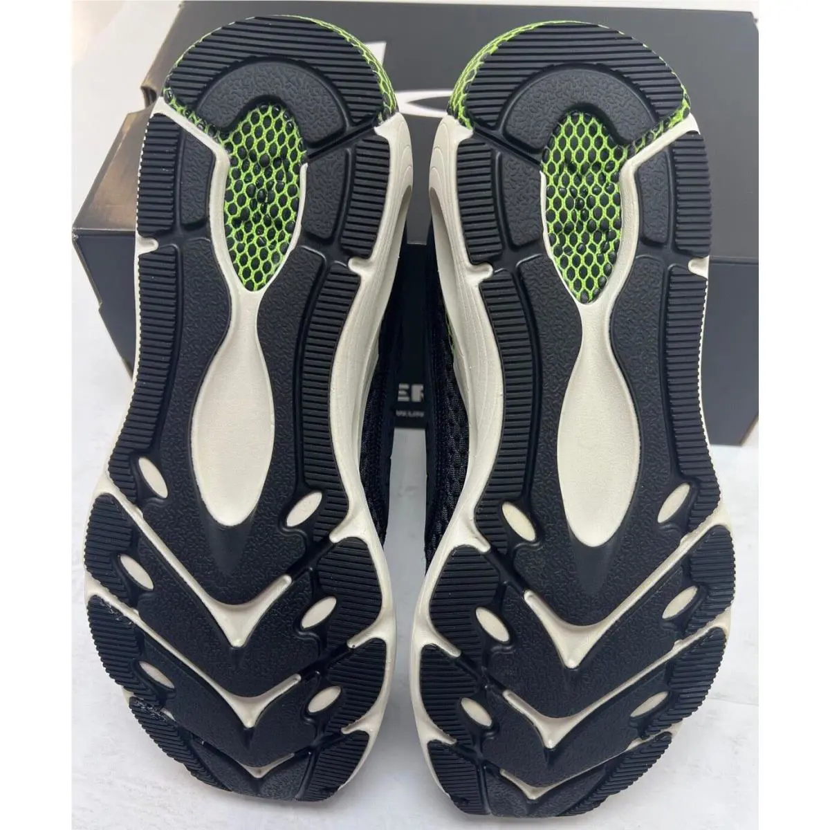 Under Armour shoes - UA Hovr revenant - Hovr revenant - 3024371-006 - Black 2