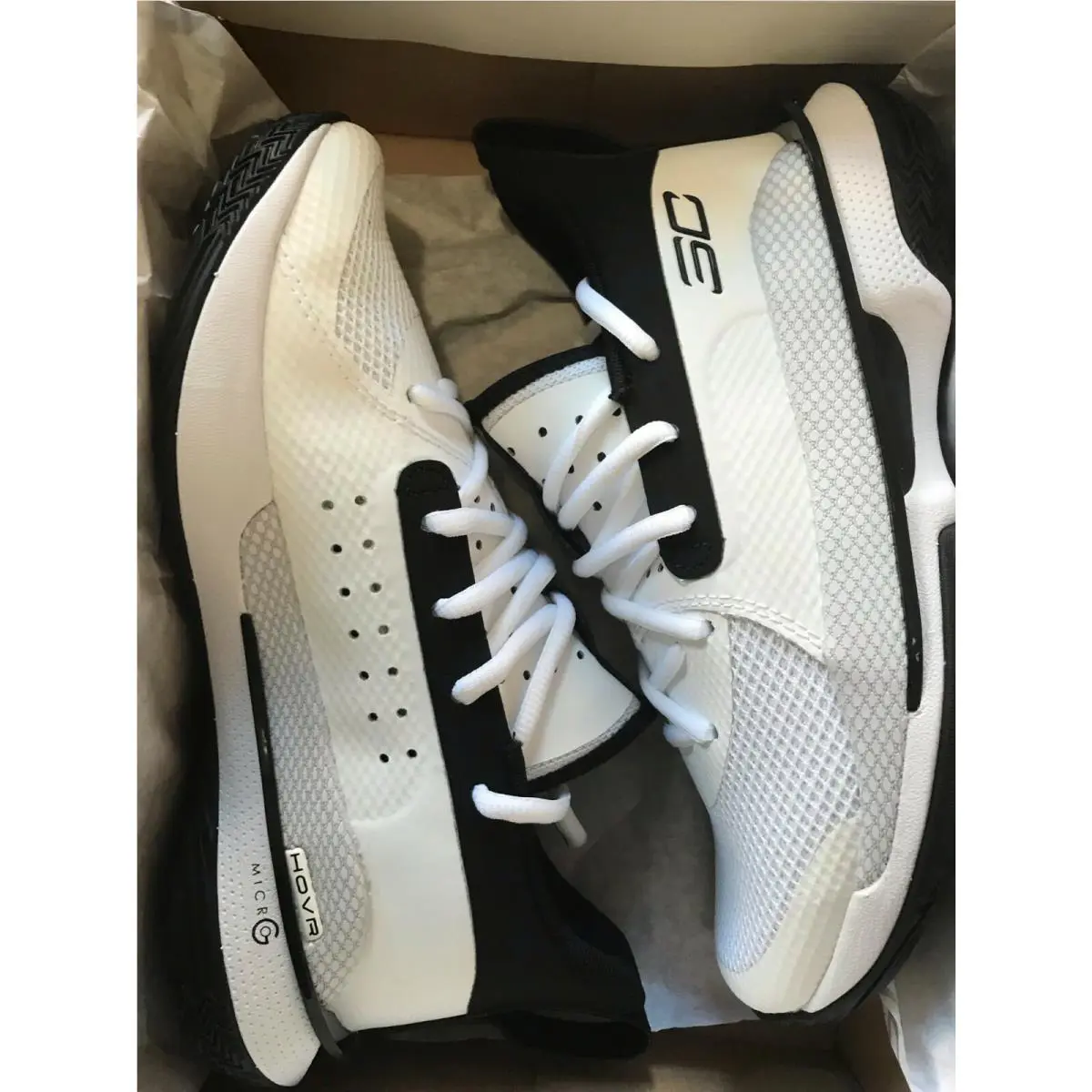 Under Armour shoes - UNDER ARMOUR TEAM CURRY 7 - 3023838-108 - White/Black 8