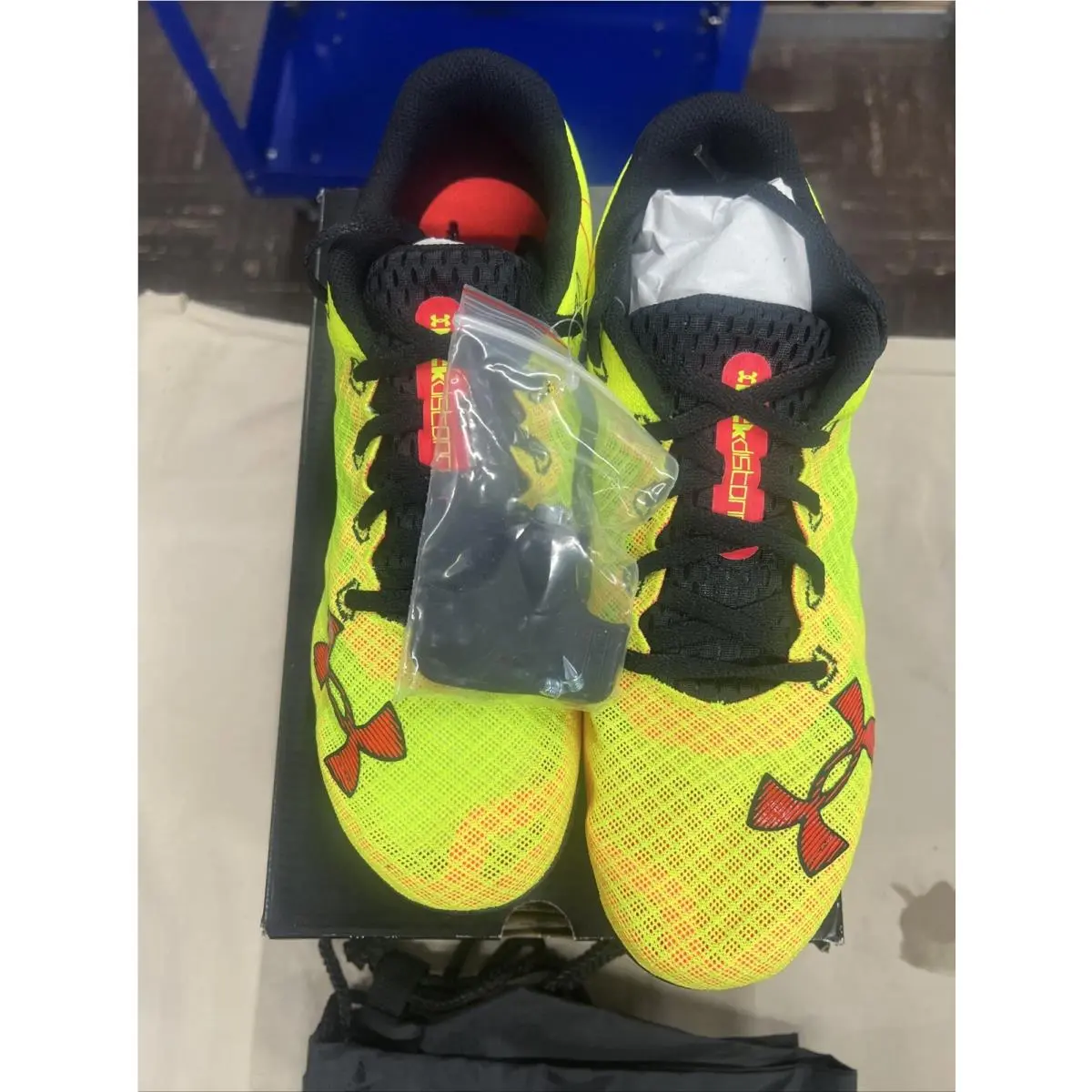 Under Armour shoes - Under Armour Kick Distance 4 - 3025460-300 - Yellow 0