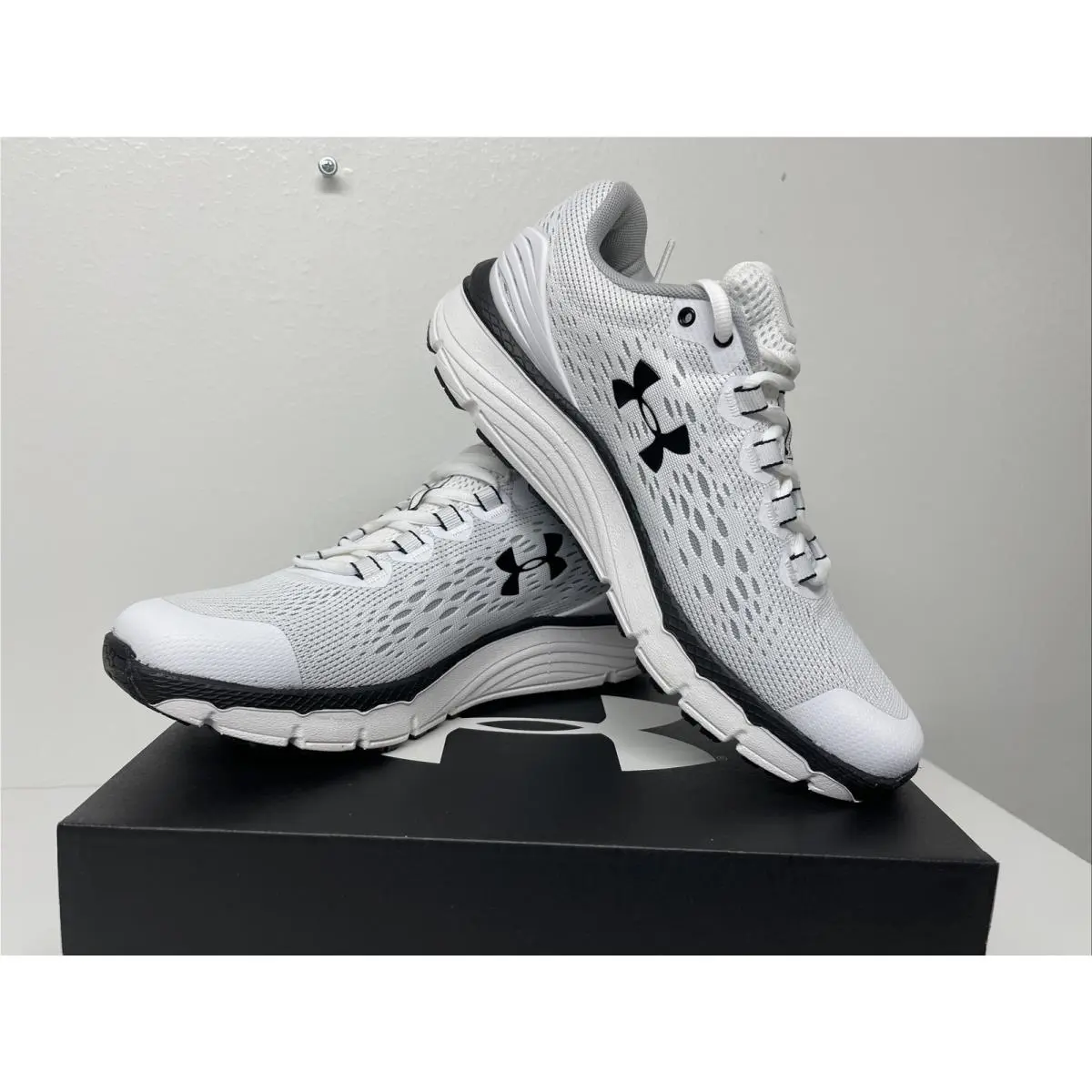 Under Armour Men`s Charged Intake 4 Running Shoe White/grey 7 7.5 8