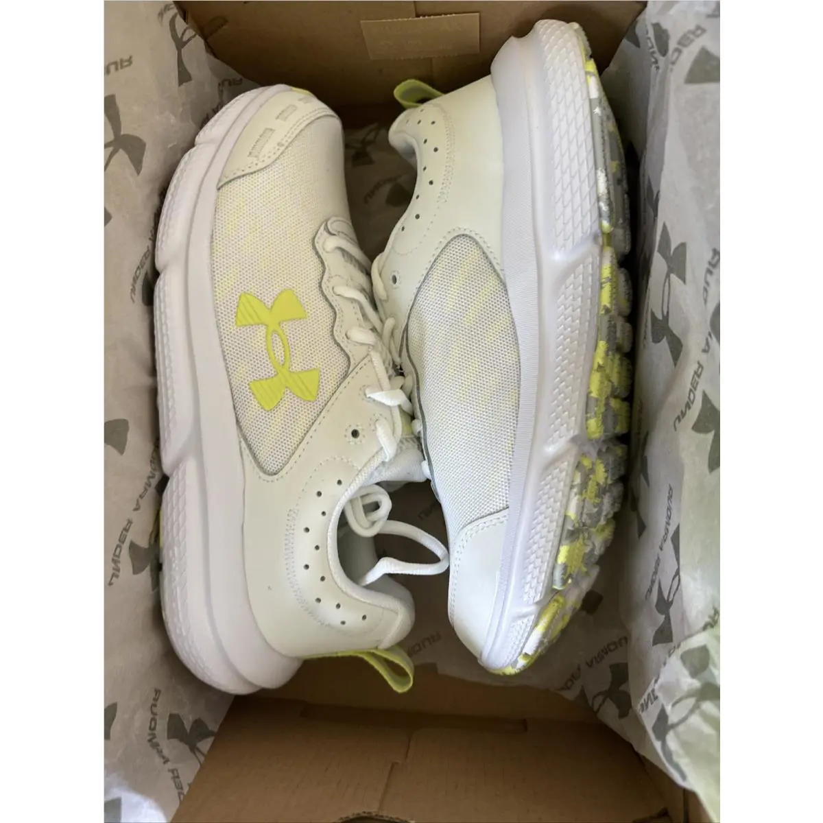 Under Armour shoes - Under Armour Charged Assert 10 - 3026179-110 - White Yellow 10