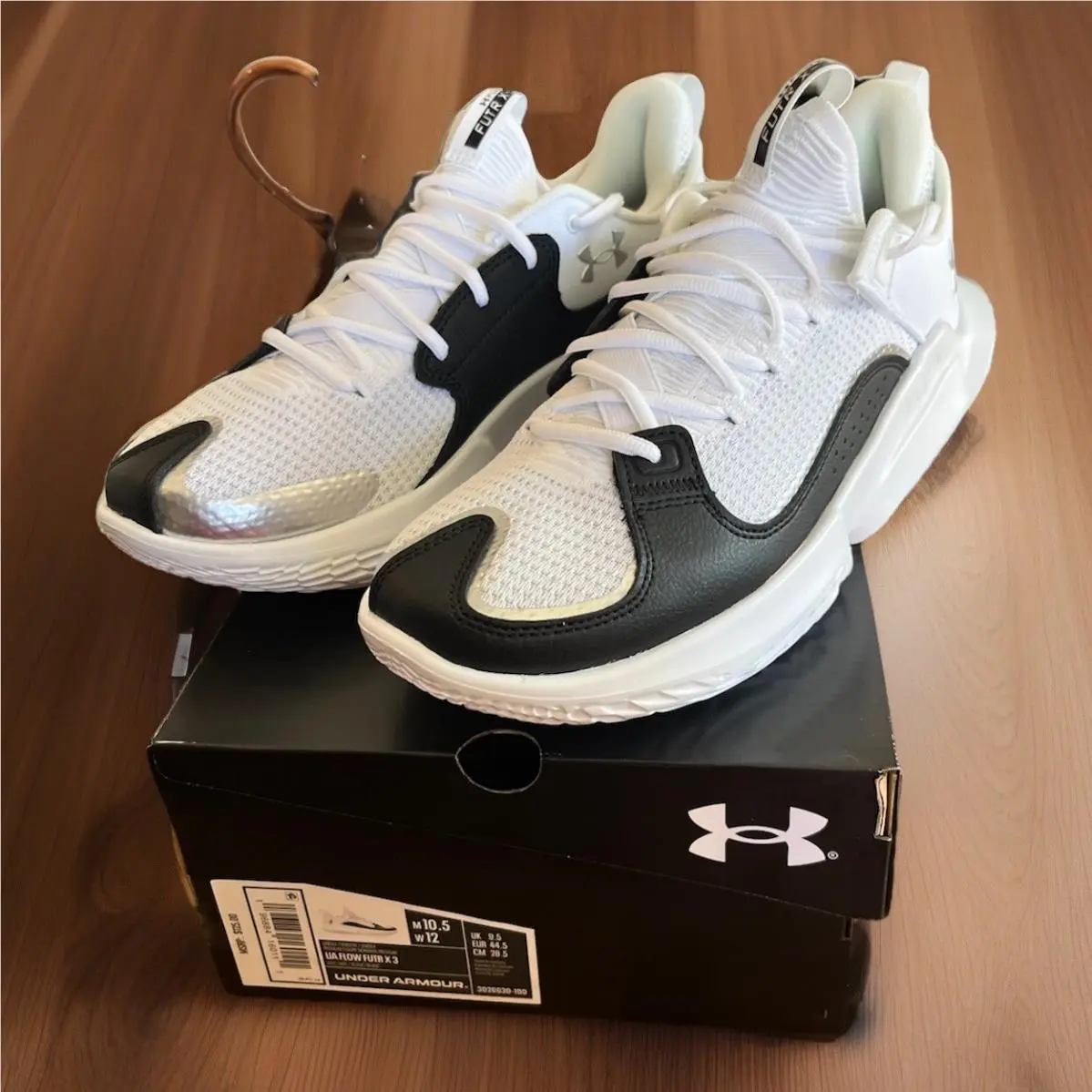 Size 9 - Under Armour Flow Futr X 3 White Black