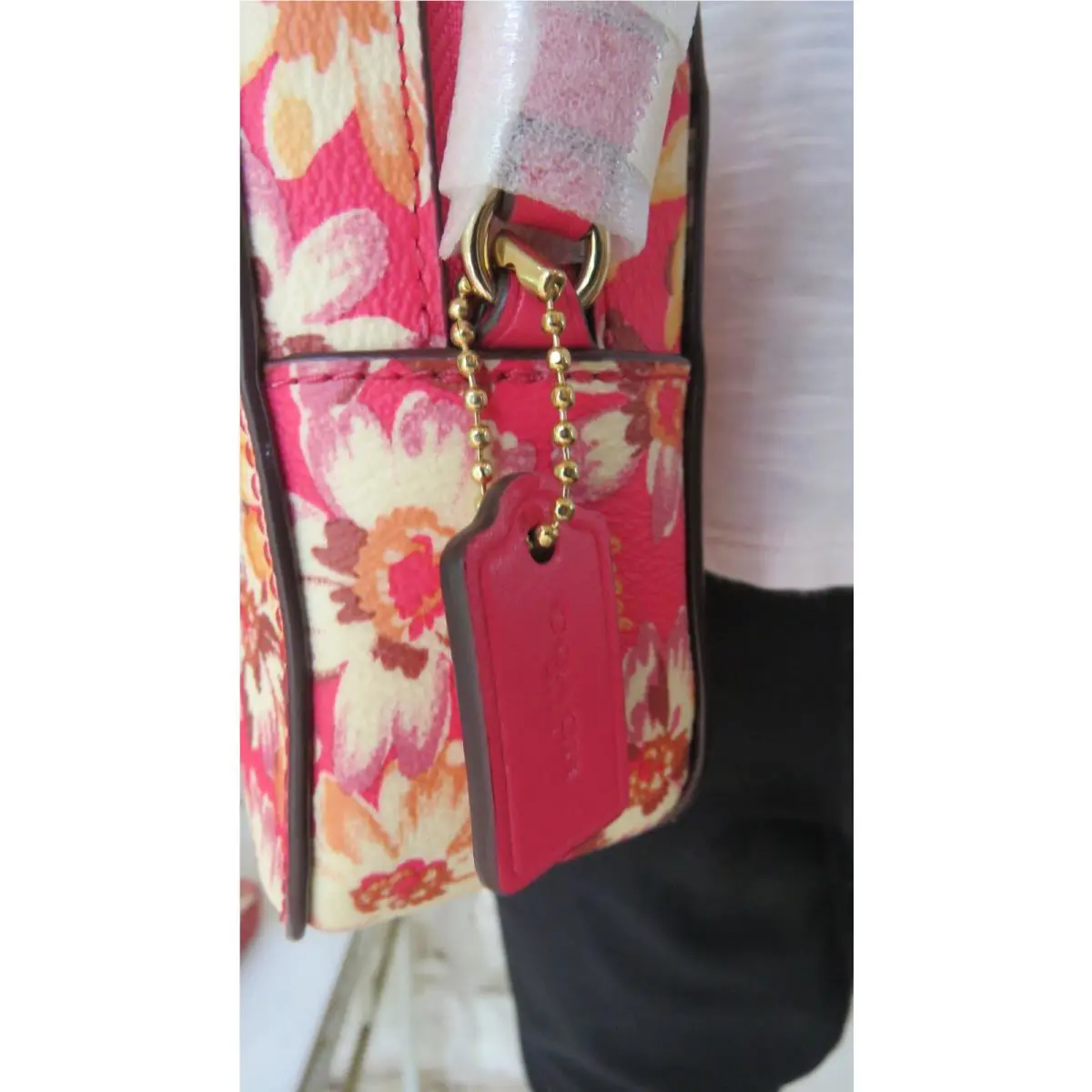 Coach  bag  - Hardware: Gold, Exterior: Bright Pink Floral multi