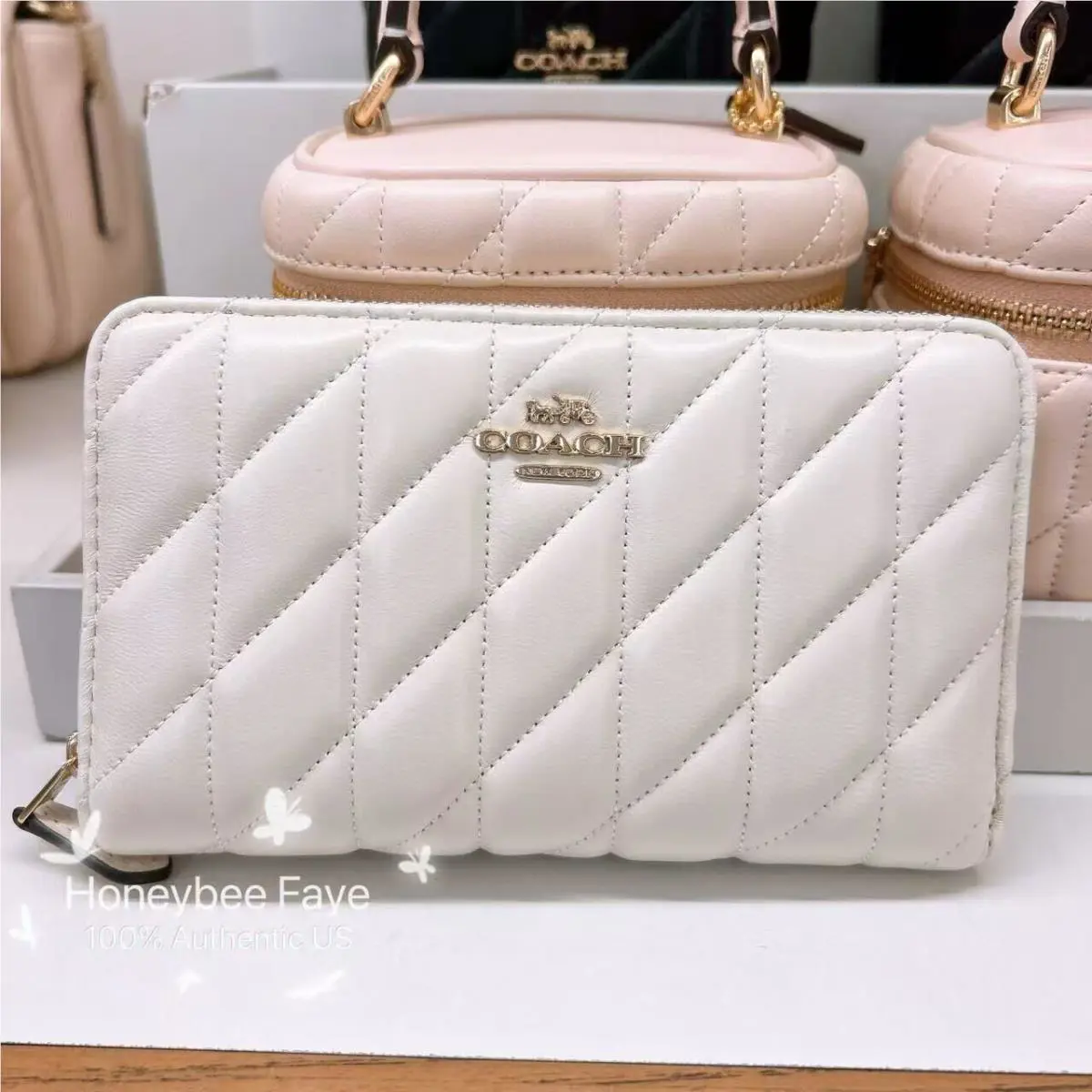 Coach Medium Id Zip Wallet with Quilting CZ339