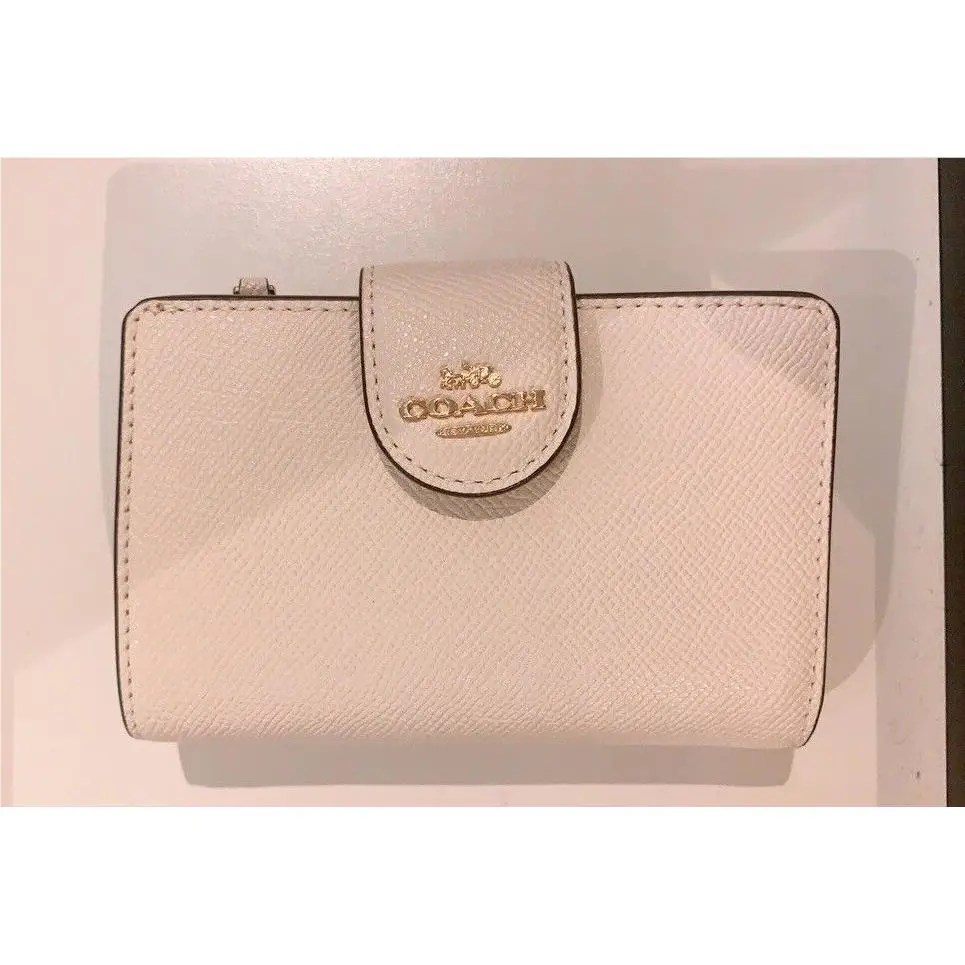 Coach Women`s Medium Corner Zip Wallet Crossgrain Leather