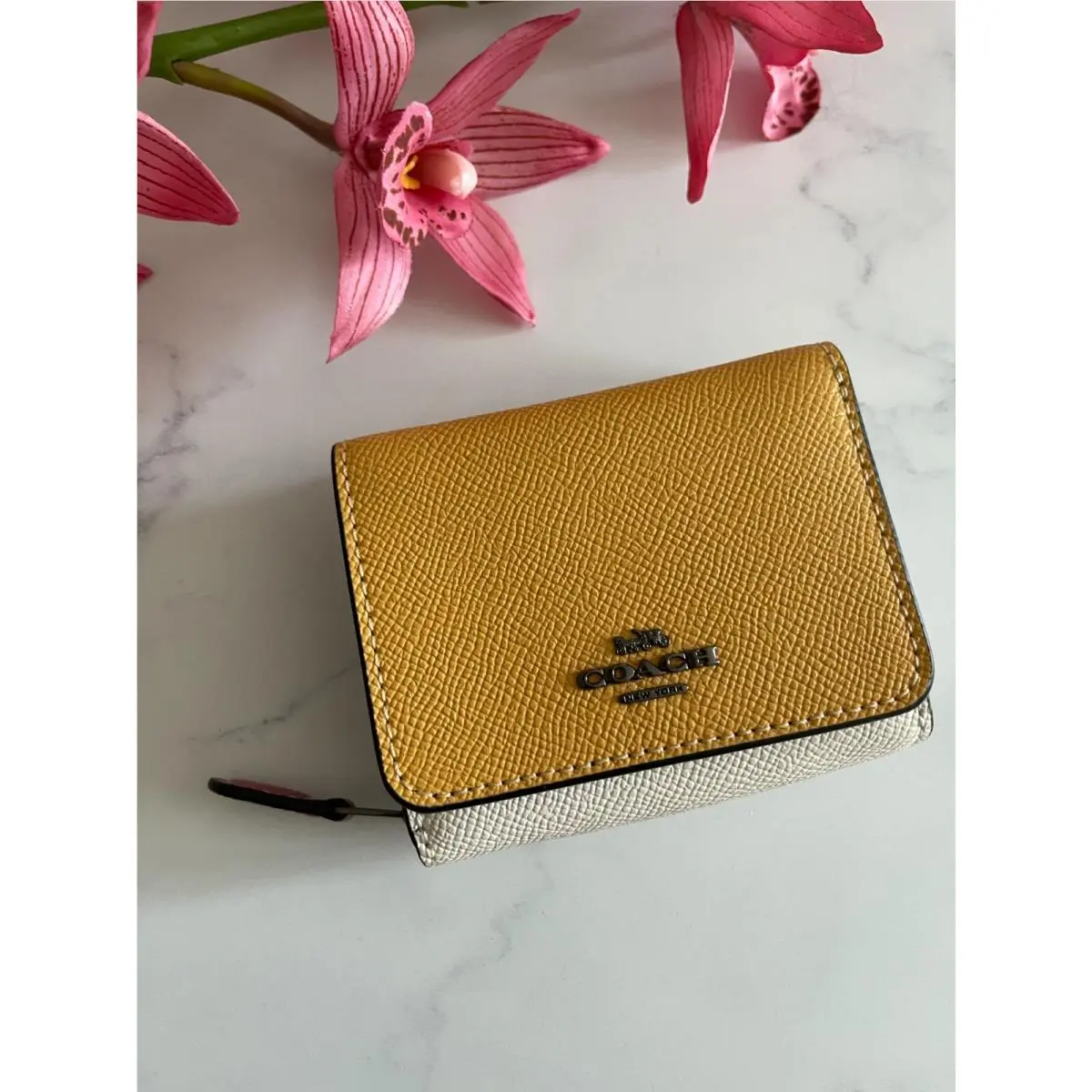 BN  Small Trifold Wallet Pick One 2923 chalk midnight honey by Coach