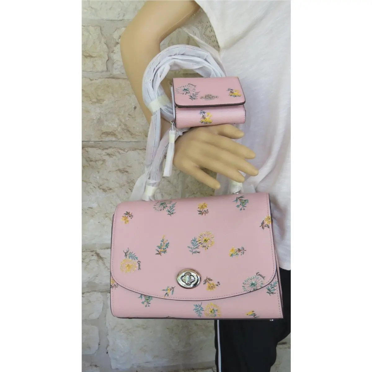 Coach  bag  - Tilly Top Dandelion Chain Crossbody Tri-fold - Pink, Manufacturer: Silver Blossom Multi, Lining: Pink