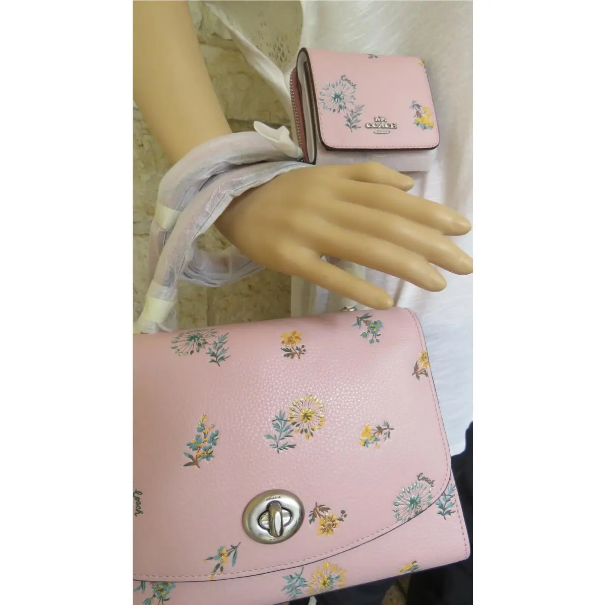 Coach  bag  - Tilly Top Dandelion Chain Crossbody Tri-fold - Pink, Manufacturer: Silver Blossom Multi, Lining: Pink