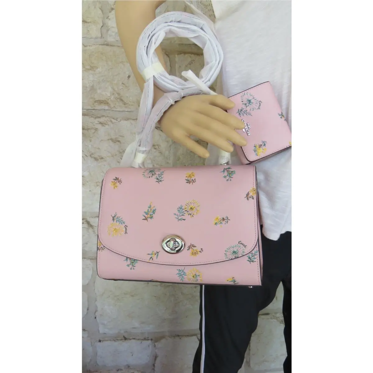 Coach  bag  - Tilly Top Dandelion Chain Crossbody Tri-fold - Pink, Manufacturer: Silver Blossom Multi, Lining: Pink
