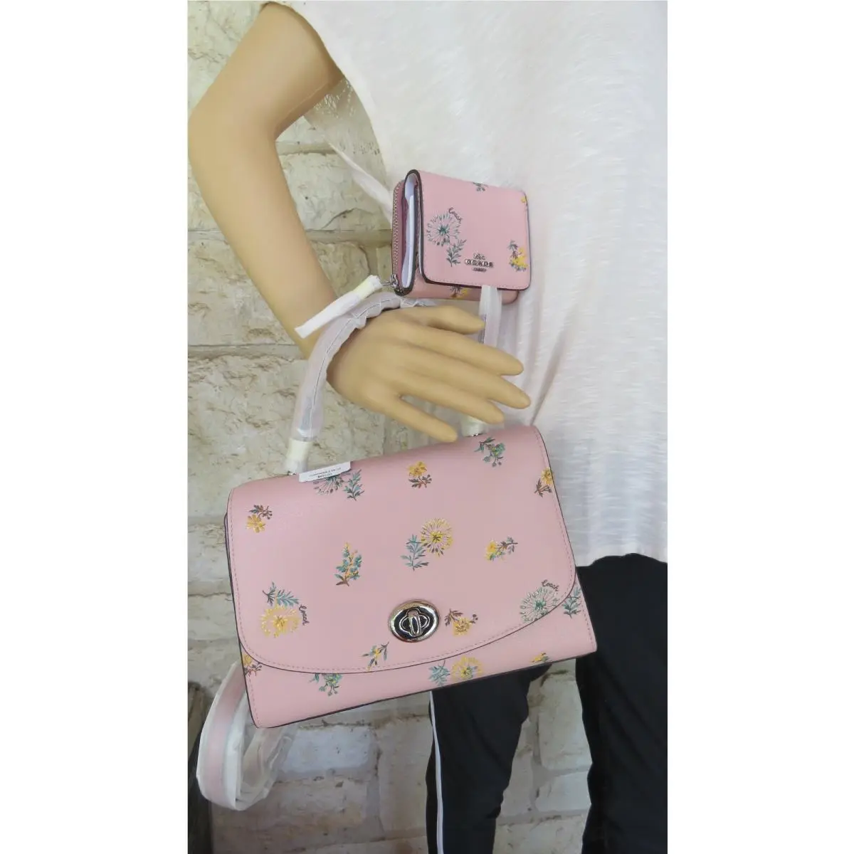 Coach  bag  - Tilly Top Dandelion Chain Crossbody Tri-fold - Pink, Manufacturer: Silver Blossom Multi, Lining: Pink