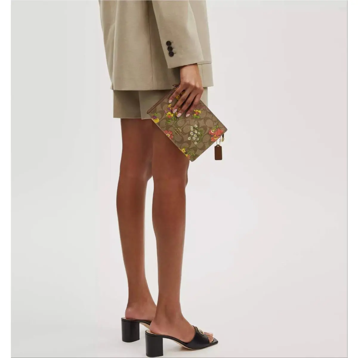 Coach  bag  - Exterior: pvc/Gold/Khaki Multi