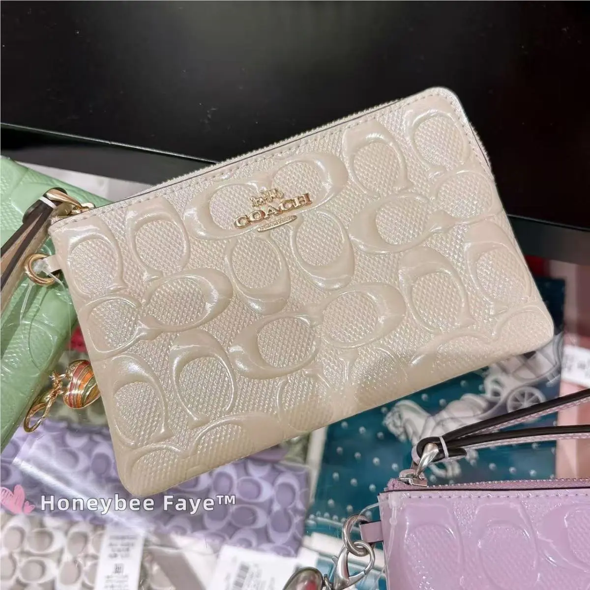 Corner Zip In Signature Leather CV418/CDF04 CDF04 Gold/Chalk by Coach