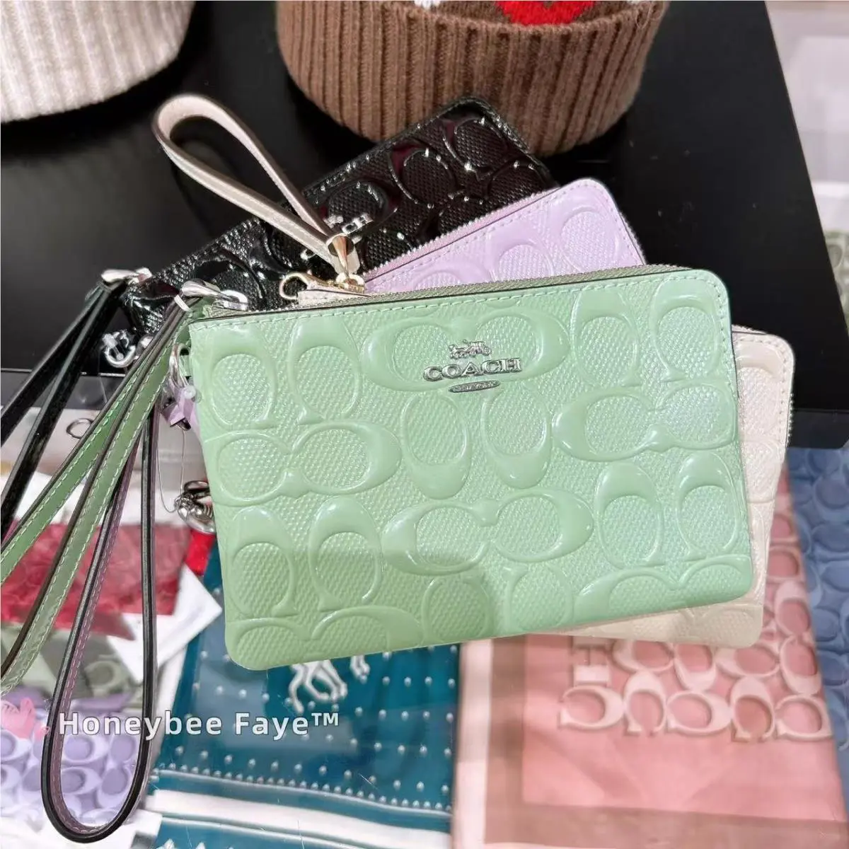 Corner Zip In Signature Leather CV418/CDF04 CDF04 Silver/Pale Green by Coach