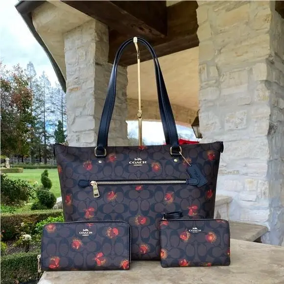Gallery Pop Floral Signature Handbag Tote Wallet Wristlet Options Girl handbag+Wallet+Wristlet by Coach