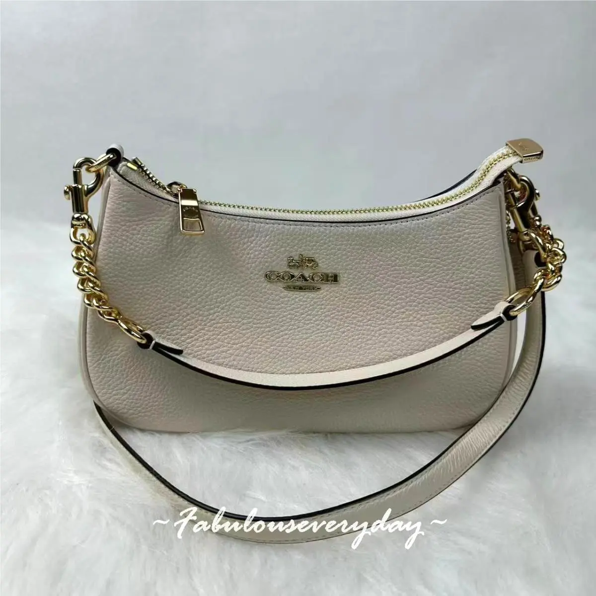 Coach Teri Shoulder/crossbody Bag In Leather/gold/chalk CV934