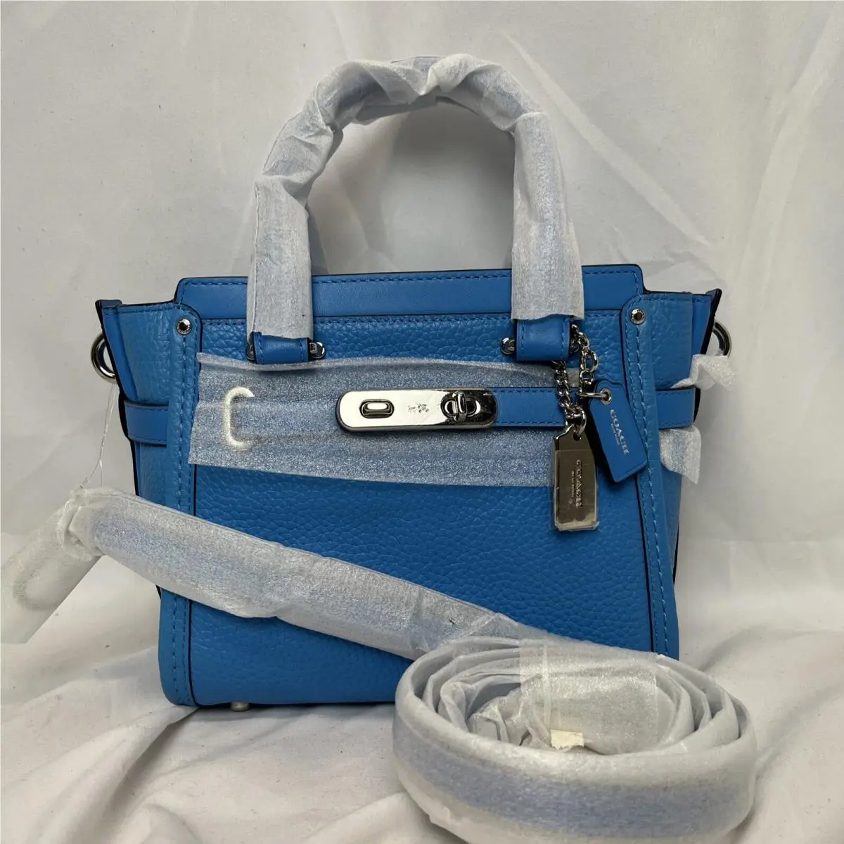 Coach Swagger 21 Carryall in Pebble Leather 37444 Azure