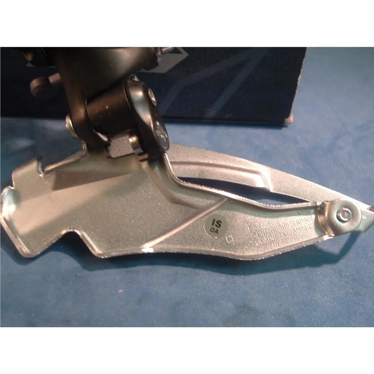 Shimano  - Deore XT - Deore - M571 - Silver / Black (UPC: 689228063082) 5