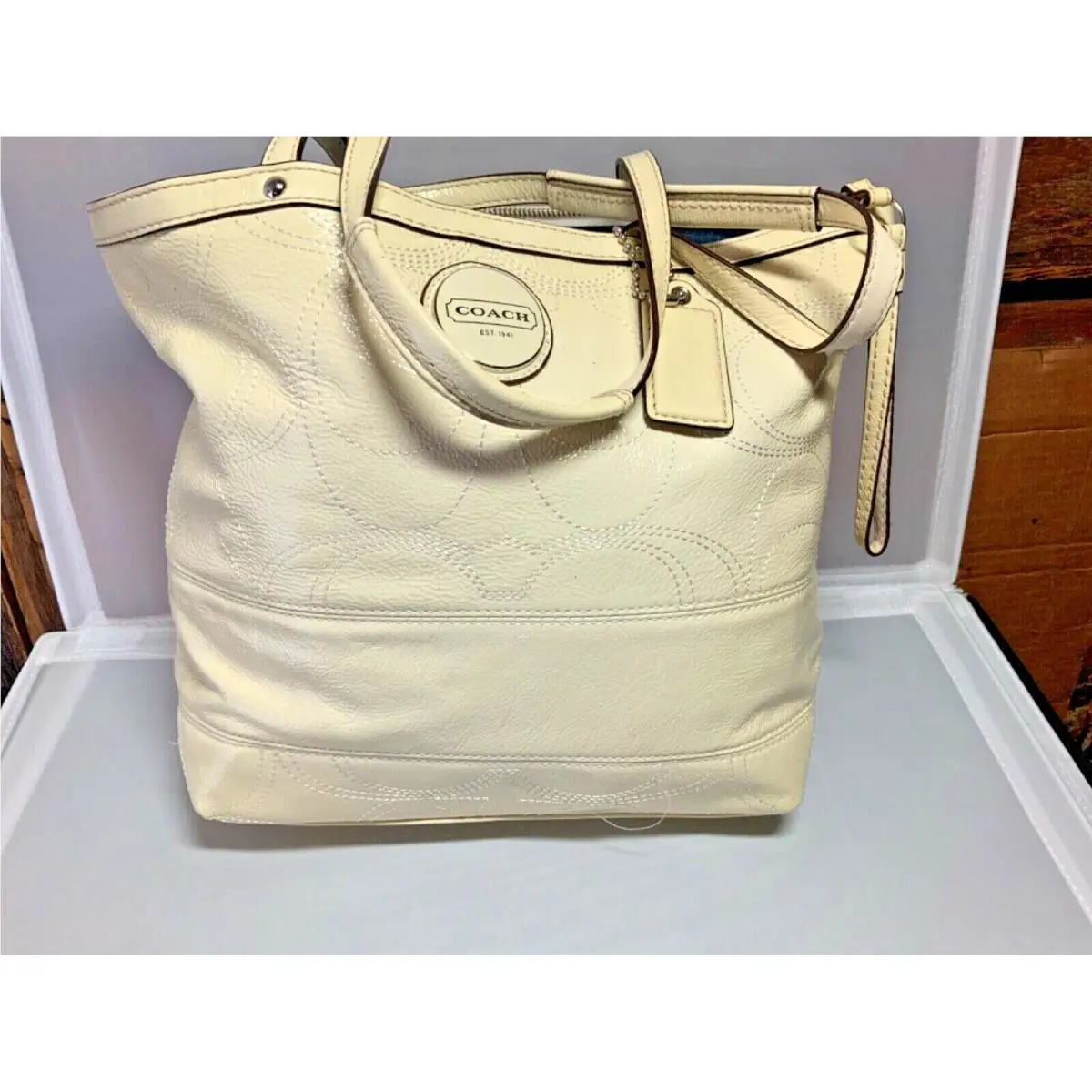 Coach Women`s Handbag Purse Bag Tote Ivory RETAIL-$328